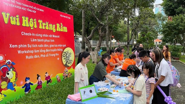 Thiếu nhi TP. Hồ Chí Minh háo hức tham gia chương trình &quot;Vui hội trăng rằm&quot; - Ảnh 1.