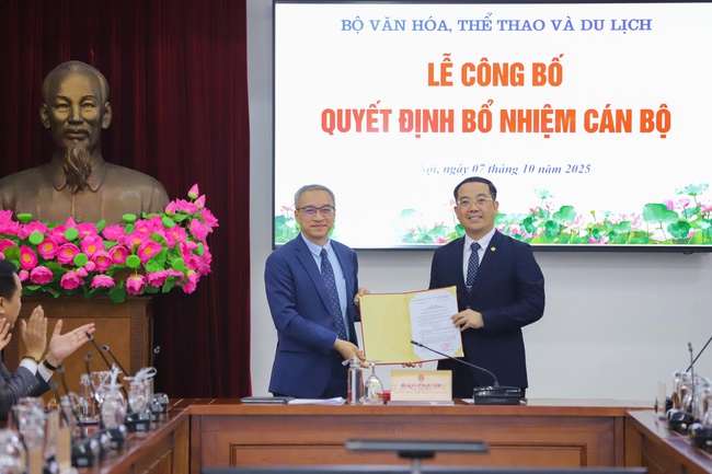 Bộ Văn hóa, Thể thao và Du lịch công bố và trao các quyết định về công tác cán bộ - Ảnh 2.