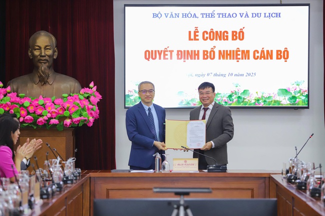 Bộ Văn hóa, Thể thao và Du lịch công bố và trao các quyết định về công tác cán bộ - Ảnh 4.