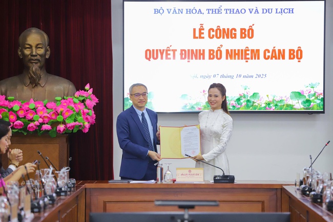 Bộ Văn hóa, Thể thao và Du lịch công bố và trao các quyết định về công tác cán bộ - Ảnh 7.