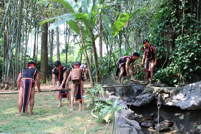 Độc đáo Lễ cúng giọt nước của dân tộc Ba Na tỉnh Gia Lai - Ảnh 1. Độc đáo Lễ cúng giọt nước của dân tộc Ba Na tỉnh Gia Lai - Ảnh 1.