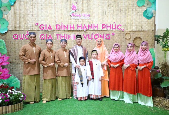 TP.HCM triển khai vận động và phát huy vai trò người có uy tín trong đồng bào dân tộc thiểu số - Ảnh 1.