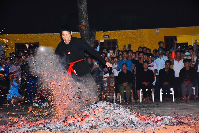 Lễ Nhảy lửa - Nét sinh hoạt văn hóa tinh thần độc đáo mang bản sắc văn hóa đồng bào dân tộc Dao đỏ - Ảnh 1.