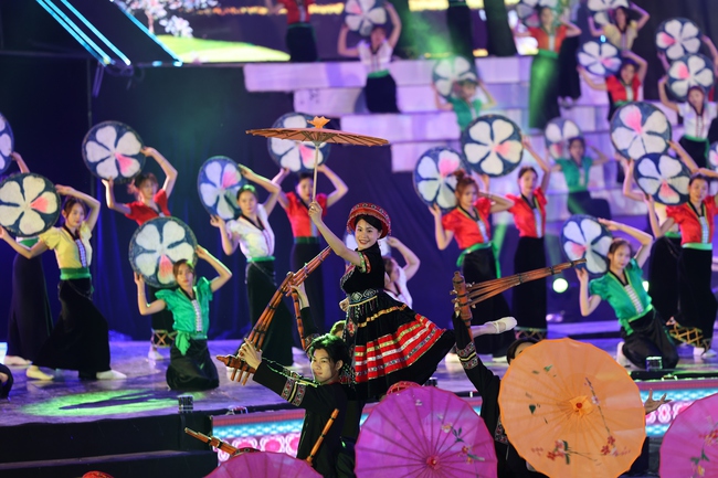 Phục dựng di sản gắn với du lịch- hướng phát triển bền vững  - Ảnh 1.