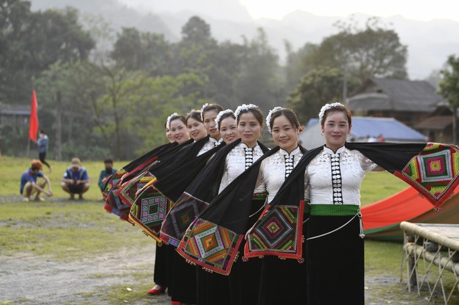 Phục dựng di sản gắn với du lịch- hướng phát triển bền vững  - Ảnh 2.