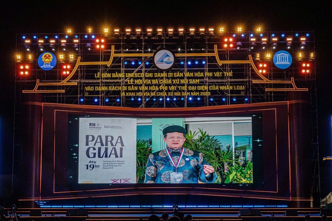 Lễ hội Vía Bà Chúa Xứ núi Sam: Thu hút du khách đến với lễ hội truyền thống - Ảnh 2.