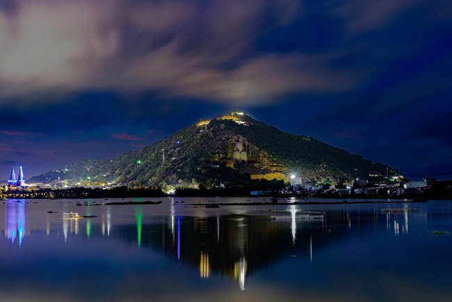 Lễ hội Đua bò Bảy Núi- Lễ hội truyền thống độc đáo của đồng bào Khmer - Ảnh 1. Lễ hội Đua bò Bảy Núi- Lễ hội truyền thống độc đáo của đồng bào Khmer - Ảnh 1.