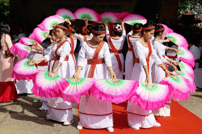 Lễ hội Katê 2025 - Khẳng định sức sống bền vững của văn hóa Chăm - Ảnh 3. Lễ hội Katê 2025 - Khẳng định sức sống bền vững của văn hóa Chăm - Ảnh 3.