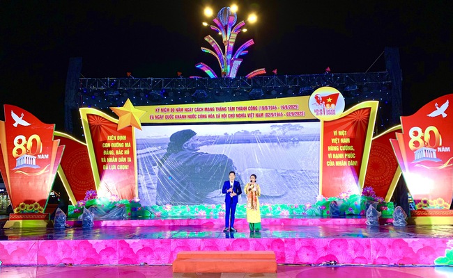 Quảng bá hình ảnh Đồng Tháp qua Liên hoan Nghệ thuật quần chúng Khu dân cư toàn quốc năm 2025 - Ảnh 2. Quảng bá hình ảnh Đồng Tháp qua Liên hoan Nghệ thuật quần chúng Khu dân cư toàn quốc năm 2025 - Ảnh 2.