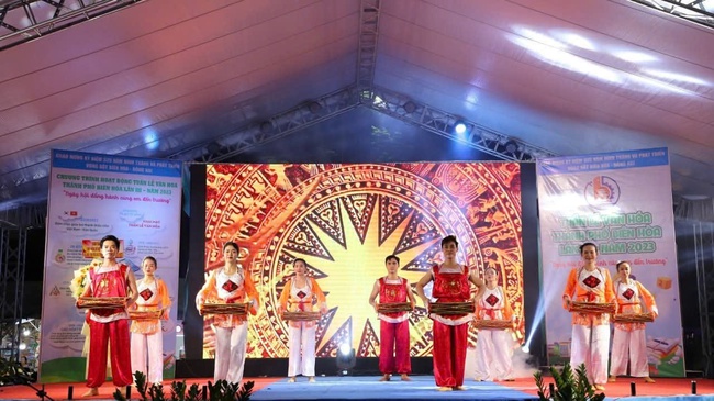 Đoàn Nghệ thuật quần chúng người M'nông Đồng Nai tham gia Liên hoan Nghệ thuật quần chúng Khu dân cư toàn quốc 2025 - Ảnh 2. Đoàn Nghệ thuật quần chúng người M'nông Đồng Nai tham gia Liên hoan Nghệ thuật quần chúng Khu dân cư toàn quốc 2025 - Ảnh 2.