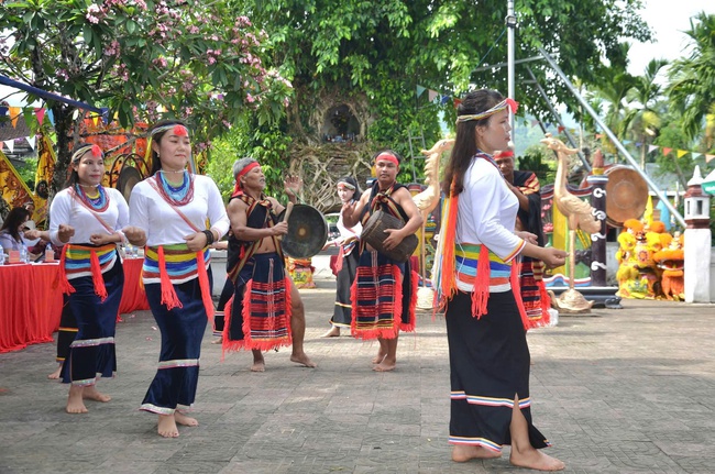 Quảng Ngãi: Bảo tồn, phát huy giá trị dân ca, dân vũ, dân nhạc của các dân tộc thiểu số gắn với phát triển du lịch - Ảnh 1.