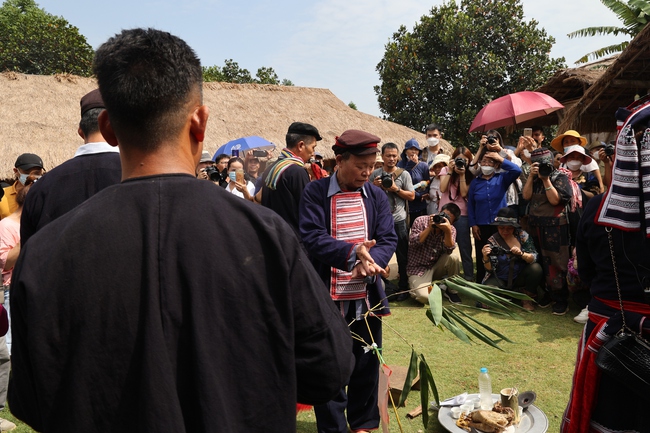 Đầu tư 1,5 tỷ đồng đào tạo du lịch cộng đồng cho đồng bào dân tộc thiểu số  - Ảnh 1.