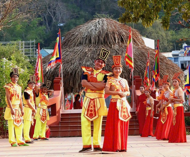 An Giang: Quan tâm bảo tồn và phát huy giá trị văn hóa truyền thống của dân tộc - Ảnh 2. An Giang: Quan tâm bảo tồn và phát huy giá trị văn hóa truyền thống của dân tộc - Ảnh 2.