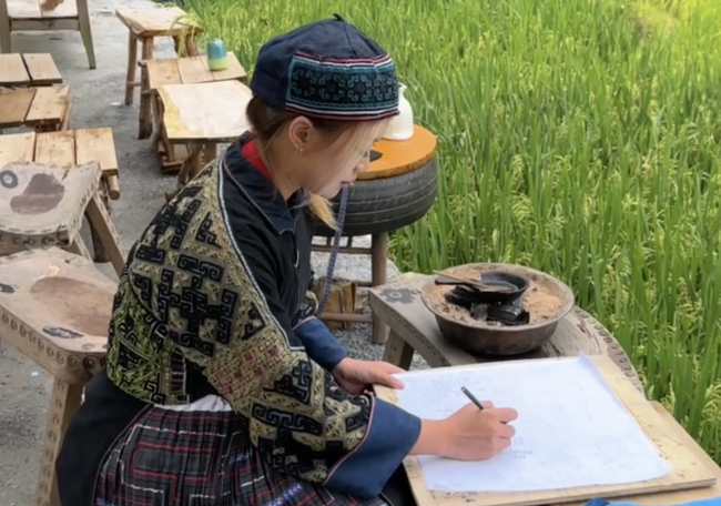 Trải nghiệm di sản văn hóa phi vật thể tại Sa Pa - Vẽ sáp ong - Ảnh 2. Trải nghiệm di sản văn hóa phi vật thể tại Sa Pa - Vẽ sáp ong - Ảnh 2.