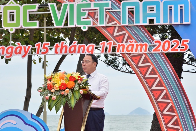 Tôn vinh bản sắc 54 dân tộc tại Triển lãm ảnh “Sắc màu các dân tộc Việt Nam” - Ảnh 1. Tôn vinh bản sắc 54 dân tộc tại Triển lãm ảnh “Sắc màu các dân tộc Việt Nam” - Ảnh 1.