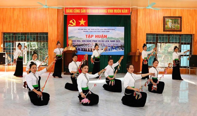 Điện Biên: Tập huấn văn hóa, văn nghệ phục vụ du lịch năm 2025 - Ảnh 1. Điện Biên: Tập huấn văn hóa, văn nghệ phục vụ du lịch năm 2025 - Ảnh 1.