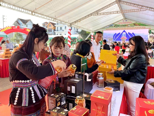 Lai Châu giới thiệu sản phẩm vùng miền gắn với quảng bá văn hóa các dân tộc - Ảnh 3. Lai Châu giới thiệu sản phẩm vùng miền gắn với quảng bá văn hóa các dân tộc - Ảnh 3.