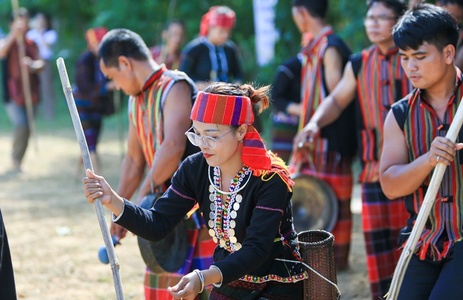 Đẩy mạnh truyền thông, nâng cao nhận thức của người dân về giảm nghèo đa chiều trên phạm vi cả nước - Ảnh 1. Đẩy mạnh truyền thông, nâng cao nhận thức của người dân về giảm nghèo đa chiều trên phạm vi cả nước - Ảnh 1.