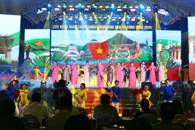 Khai mạc Liên hoan nghệ thuật quần chúng Khu dân cư toàn quốc năm 2025 - Ảnh 3. Khai mạc Liên hoan nghệ thuật quần chúng Khu dân cư toàn quốc năm 2025 - Ảnh 3.