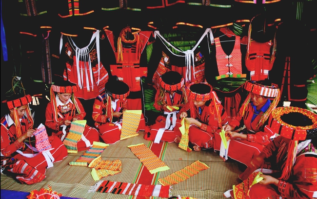 Bảo tồn và phát huy kho tàng văn hóa phong phú, đậm bản sắc của dân tộc Pà Thẻn - Ảnh 2. Bảo tồn và phát huy kho tàng văn hóa phong phú, đậm bản sắc của dân tộc Pà Thẻn - Ảnh 2.