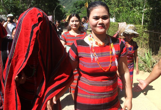 Nét đẹp trong lễ cưới truyền thống của dân tộc Pa Cô - Ảnh 3. Nét đẹp trong lễ cưới truyền thống của dân tộc Pa Cô - Ảnh 3.