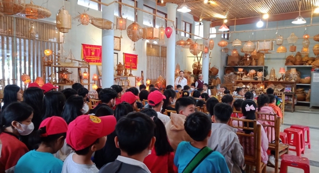 Giữ nghề truyền thống kết hợp phát triển du lịch tại làng nghề Bao La - Ảnh 3. Giữ nghề truyền thống kết hợp phát triển du lịch tại làng nghề Bao La - Ảnh 3.