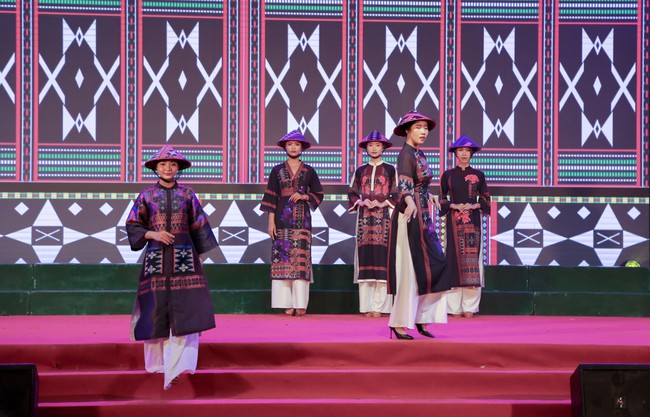 Hồi sinh nghề dệt, mở hướng phát triển kinh tế từ Dèng - Ảnh 3.