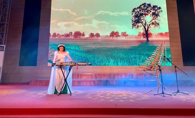 Phú Thọ lan tỏa bản sắc và tinh thần đoàn kết tại Liên hoan nghệ thuật quần chúng Khu dân cư - Ảnh 4. Phú Thọ lan tỏa bản sắc và tinh thần đoàn kết tại Liên hoan nghệ thuật quần chúng Khu dân cư - Ảnh 4.