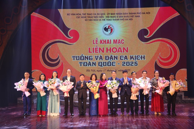 Khai mạc Liên hoan Tuồng và Dân ca kịch toàn quốc 2025 - Ảnh 4.