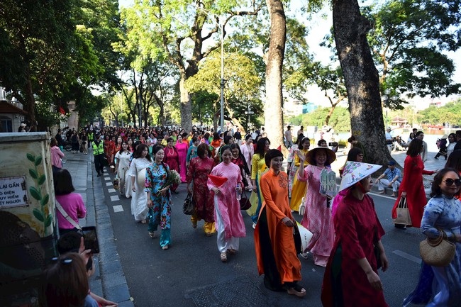 Điểm báo hoạt động ngành Văn hóa, Thể thao và Du lịch ngày 17/11/2025 - Ảnh 3. Điểm báo hoạt động ngành Văn hóa, Thể thao và Du lịch ngày 17/11/2025 - Ảnh 3.