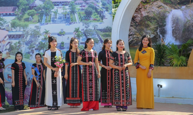 Chuyển đổi số góp phần nâng cao hiệu quả quảng bá du lịch vùng dân tộc miền núi - Ảnh 2. Chuyển đổi số góp phần nâng cao hiệu quả quảng bá du lịch vùng dân tộc miền núi - Ảnh 2.