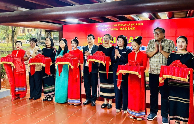 Ra mắt không gian Nhà dài Êđê và tái hiện Lễ lên nhà mới - Ảnh 1. Ra mắt không gian Nhà dài Êđê và tái hiện Lễ lên nhà mới - Ảnh 1.