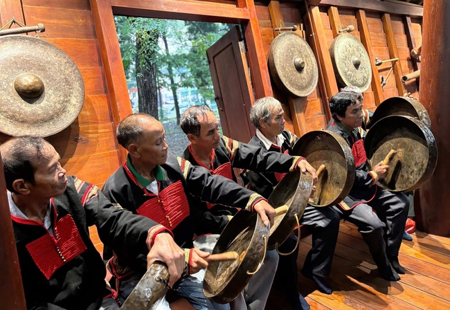 Ra mắt không gian Nhà dài Êđê và tái hiện Lễ lên nhà mới - Ảnh 3. Ra mắt không gian Nhà dài Êđê và tái hiện Lễ lên nhà mới - Ảnh 3.