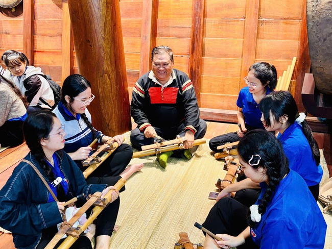 Ra mắt không gian Nhà dài Êđê và tái hiện Lễ lên nhà mới - Ảnh 4. Ra mắt không gian Nhà dài Êđê và tái hiện Lễ lên nhà mới - Ảnh 4.