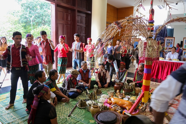 Lan tỏa chủ trương giảm nghèo bền vững: Câu chuyện từ những chuyển biến thầm lặng trên khắp mọi miền Tổ quốc - Ảnh 2. Lan tỏa chủ trương giảm nghèo bền vững: Câu chuyện từ những chuyển biến thầm lặng trên khắp mọi miền Tổ quốc - Ảnh 2.