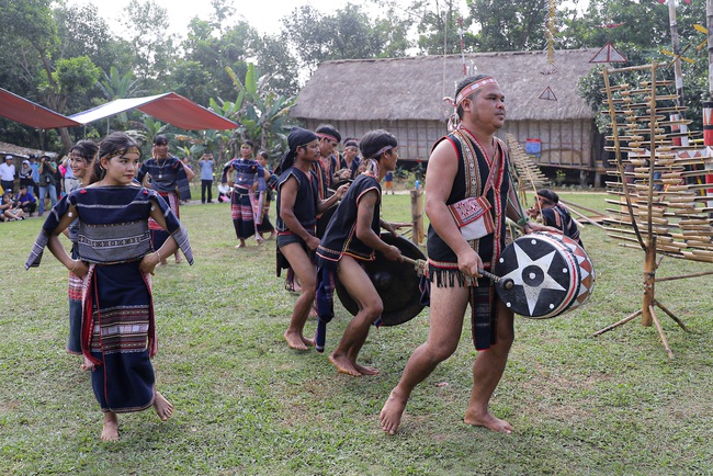 Gia Lai gìn giữ, lan tỏa bản sắc văn hóa trong hành trình phát triển mới - Ảnh 3. Gia Lai gìn giữ, lan tỏa bản sắc văn hóa trong hành trình phát triển mới - Ảnh 3.