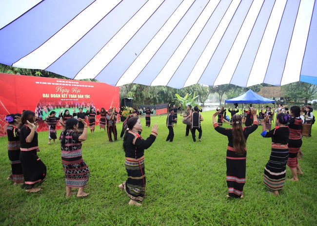 Rực rỡ sắc màu văn hóa trong chương trình giao lưu &quot;Ngày hội đại đoàn kết các dân tộc&quot; - Ảnh 5.