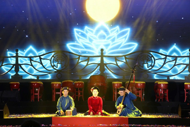 Đa dạng bản sắc văn hóa tại Liên hoan Nghệ thuật quần chúng Khu dân cư toàn quốc - Ảnh 1. Đa dạng bản sắc văn hóa tại Liên hoan Nghệ thuật quần chúng Khu dân cư toàn quốc - Ảnh 1.