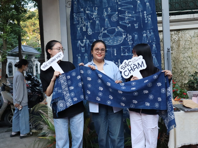 Hành trình bảo tồn và lan tỏa nghề nhuộm chàm truyền thống của thế hệ trẻ - Ảnh 2. Hành trình bảo tồn và lan tỏa nghề nhuộm chàm truyền thống của thế hệ trẻ - Ảnh 2.