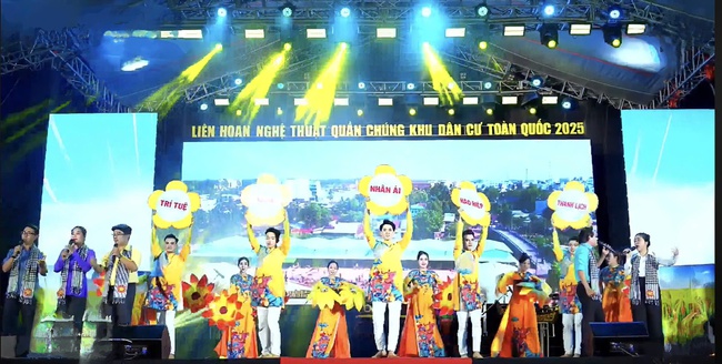 Cần Thơ mang sắc màu miền sông nước đến Liên hoan nghệ thuật quần chúng khu dân cư toàn quốc - Ảnh 2.