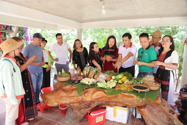 Nhìn nhận lợi thế, phát triển du lịch vùng núi phía Tây TP Huế - Ảnh 4.