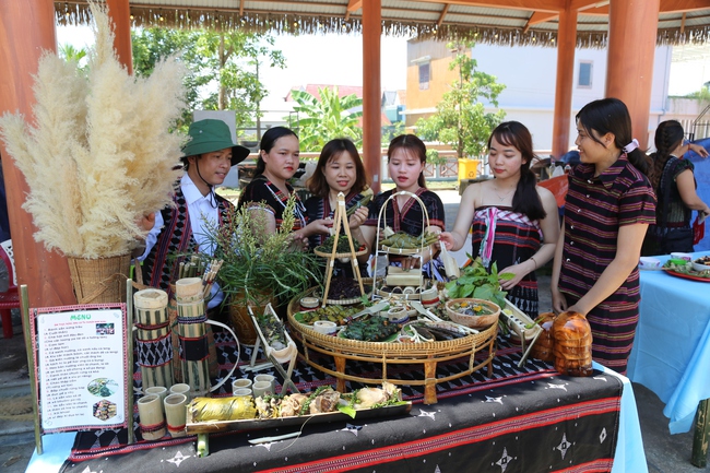 Nhìn nhận lợi thế, phát triển du lịch vùng núi phía Tây TP Huế - Ảnh 14.