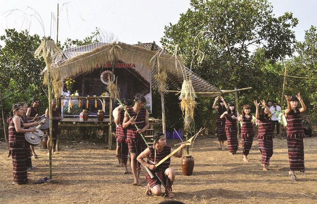 Đồng Nai: Bảo tồn và phát huy giá trị lễ hội truyền thống của cộng đồng dân tộc thiểu số gắn với phát triển du lịch - Ảnh 2. Đồng Nai: Bảo tồn và phát huy giá trị lễ hội truyền thống của cộng đồng dân tộc thiểu số gắn với phát triển du lịch - Ảnh 2.