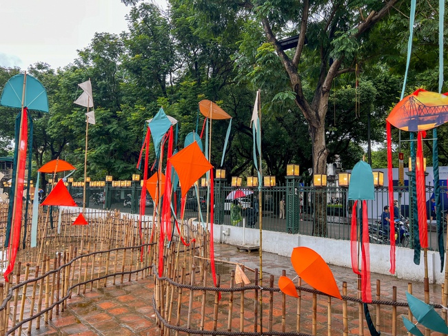 "Hà Nội thanh tân" - cầu nối giữa nghệ thuật đương đại và di sản - Ảnh 3. "Hà Nội thanh tân" - cầu nối giữa nghệ thuật đương đại và di sản - Ảnh 3.