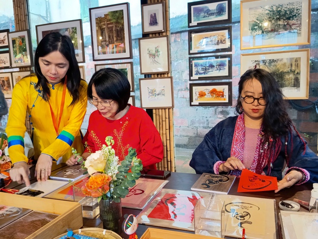 "Hà Nội thanh tân" - cầu nối giữa nghệ thuật đương đại và di sản - Ảnh 7. "Hà Nội thanh tân" - cầu nối giữa nghệ thuật đương đại và di sản - Ảnh 7.