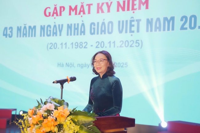 Trường Đại học Văn hóa Hà Nội tổ chức gặp mặt kỷ niệm 43 năm Ngày Nhà giáo Việt Nam - Ảnh 3. Trường Đại học Văn hóa Hà Nội tổ chức gặp mặt kỷ niệm 43 năm Ngày Nhà giáo Việt Nam - Ảnh 3.