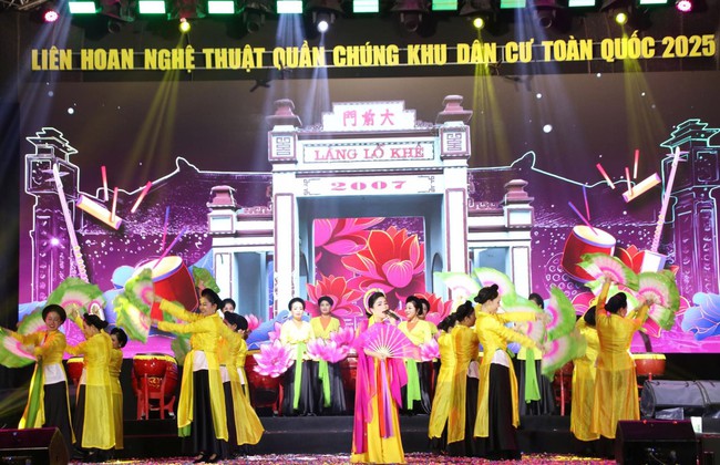 Bồi đắp sức sống văn hóa cơ sở từ Liên hoan nghệ thuật quần chúng khu dân cư toàn quốc năm 2025 - Ảnh 1.