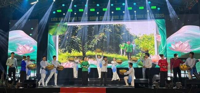 Bồi đắp sức sống văn hóa cơ sở từ Liên hoan nghệ thuật quần chúng khu dân cư toàn quốc năm 2025 - Ảnh 3.