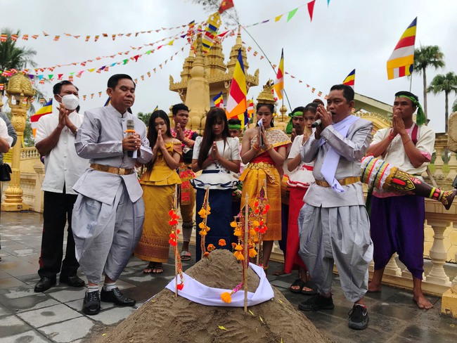 Cần Thơ: Bảo tồn và phát huy giá trị văn hóa dân tộc Khmer gắn với phát triển du lịch - Ảnh 2.