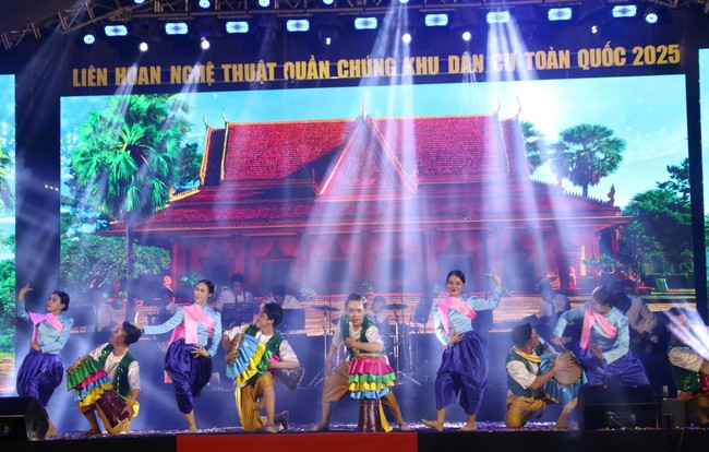 Không gian nghệ thuật giàu sắc màu Liên hoan nghệ thuật quần chúng khu dân cư toàn quốc năm 2025 - Ảnh 2.